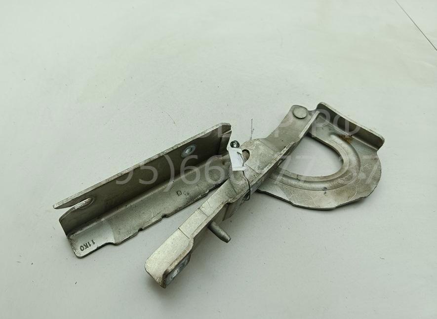 Петля капота правая