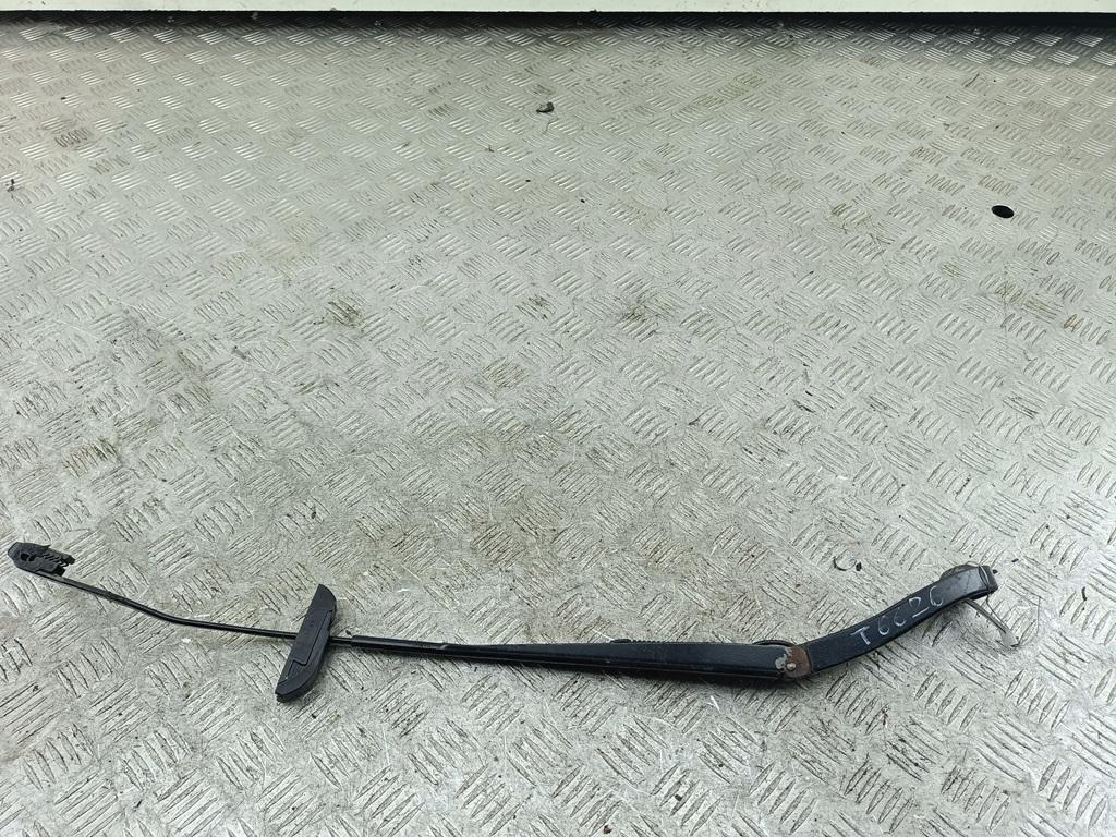 Поводок стеклоочистителя передний правый