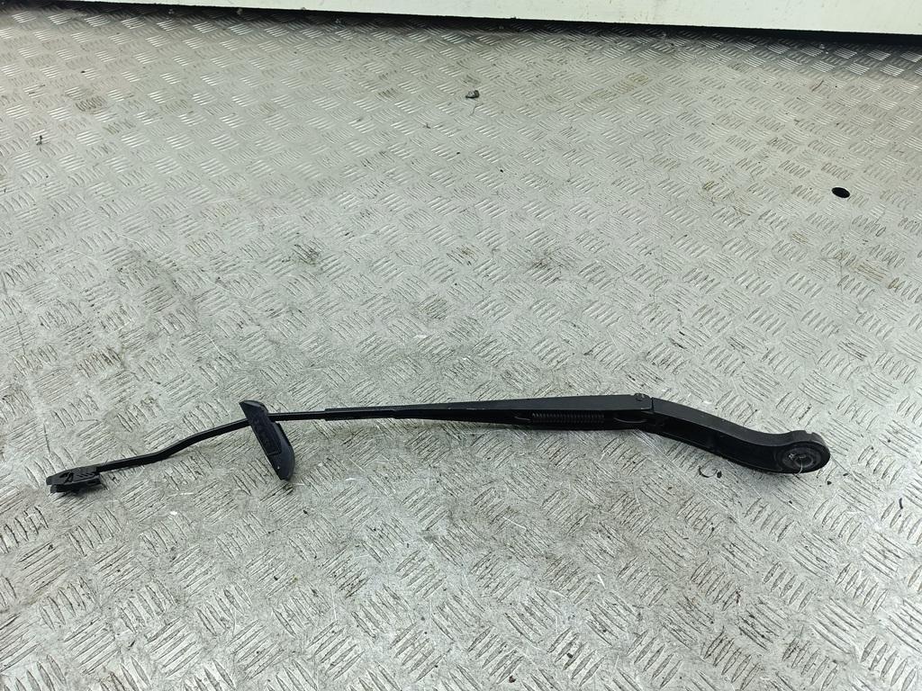 Поводок стеклоочистителя передний правый