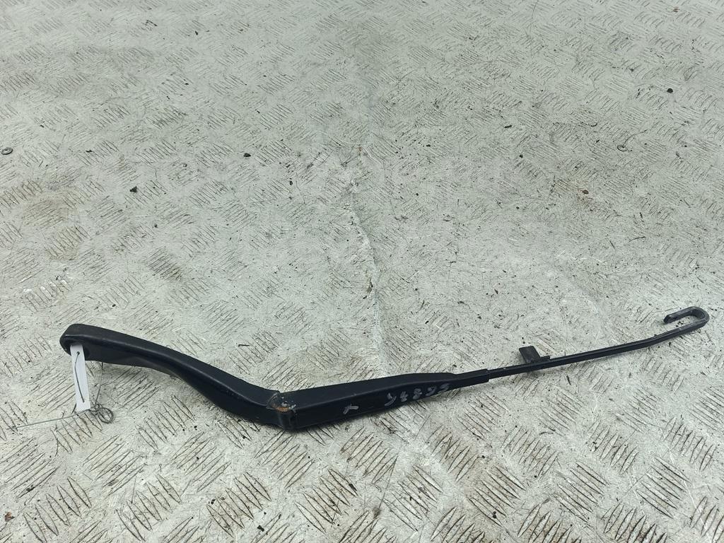 Поводок стеклоочистителя передний левый