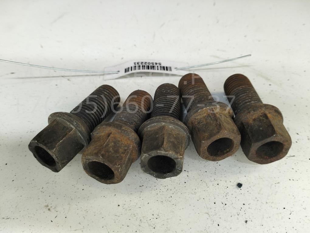 Болт колесный