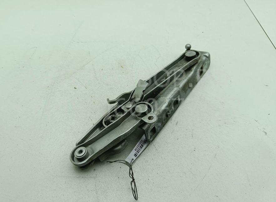 Петля капота левая