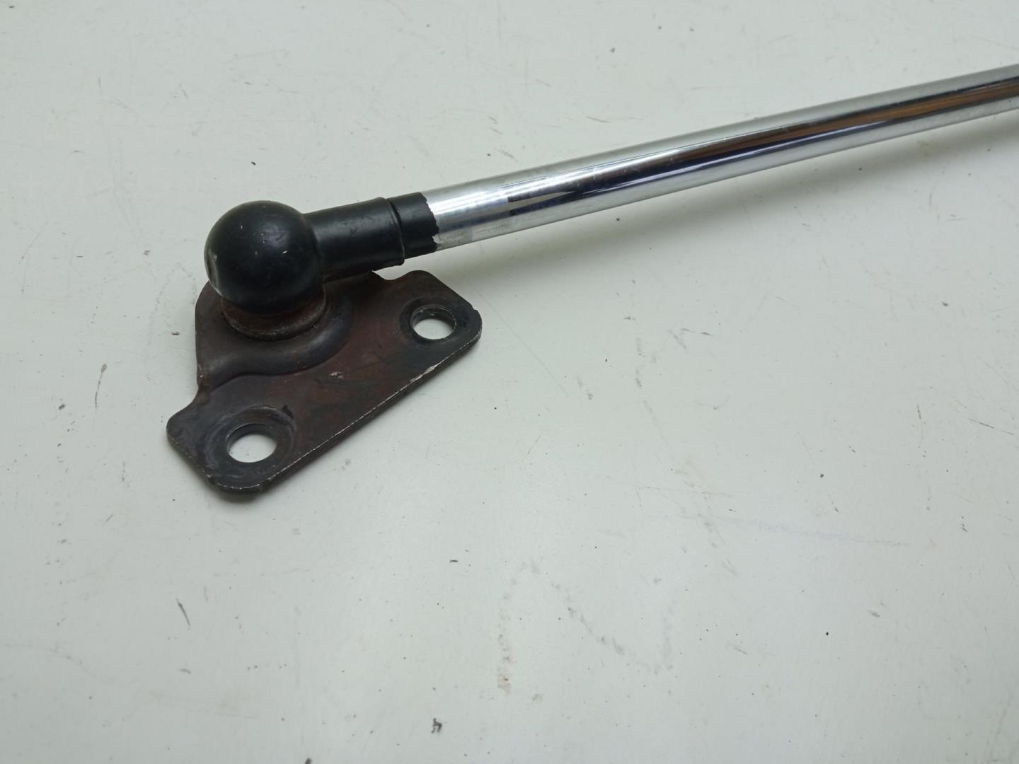 Амортизатор двери багажника