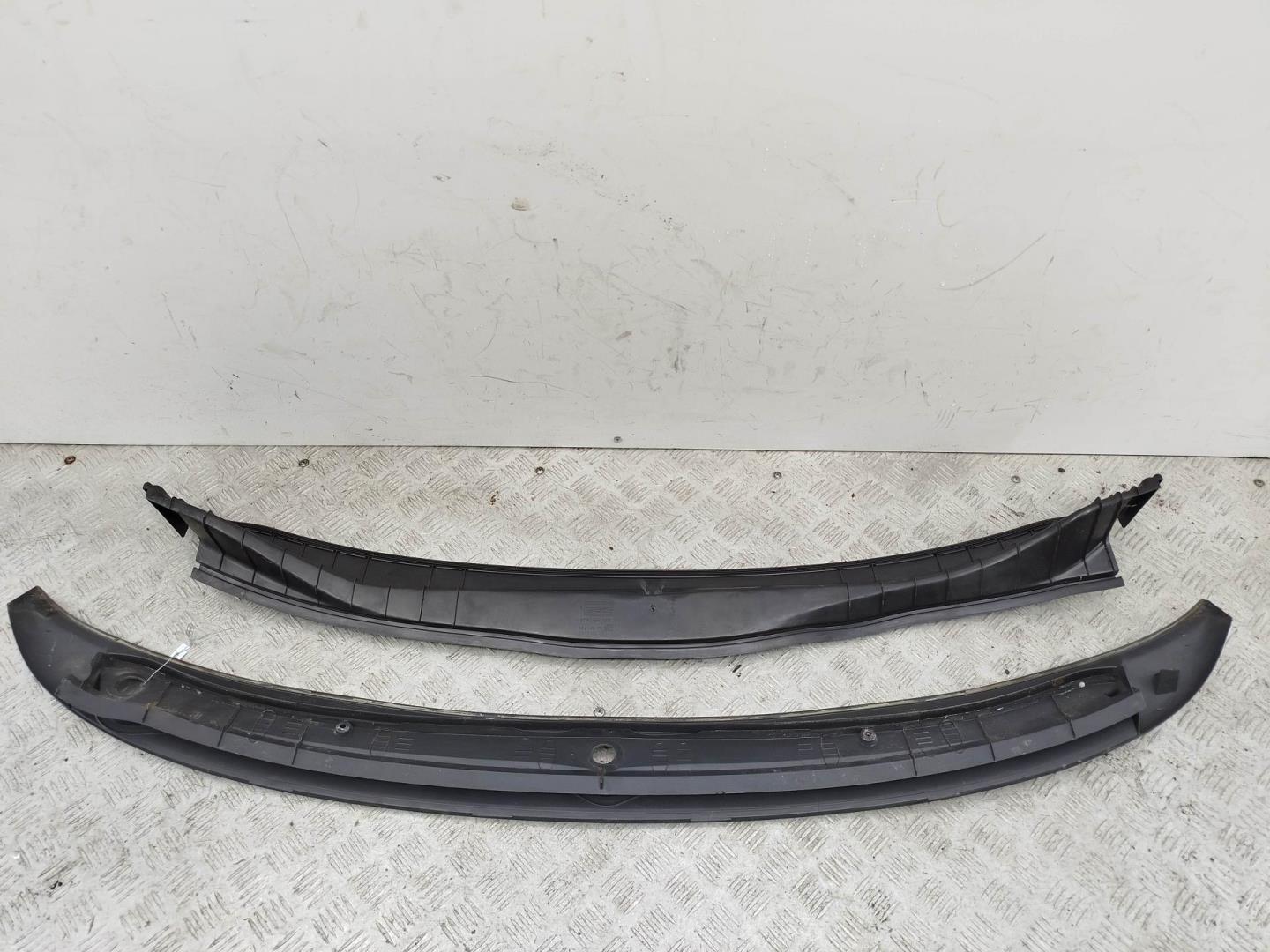 Решетка стеклоочистителей (Жабо)