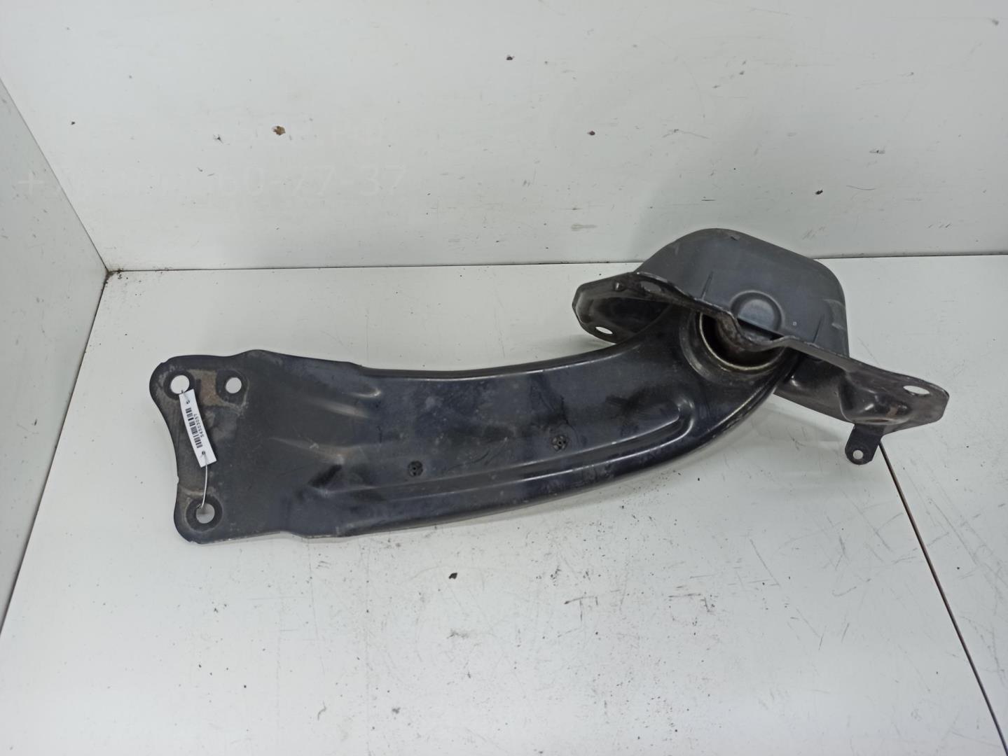 Рычаг задний правый