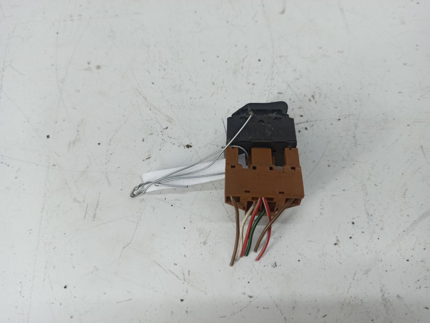 Кнопка стеклоподъемника