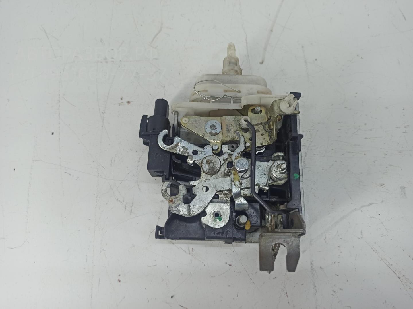 Замок двери передней правой