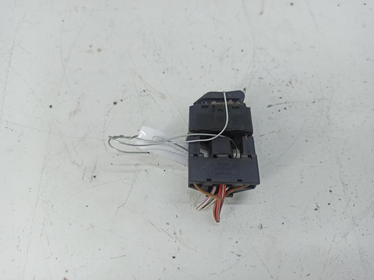 Кнопка стеклоподъемника