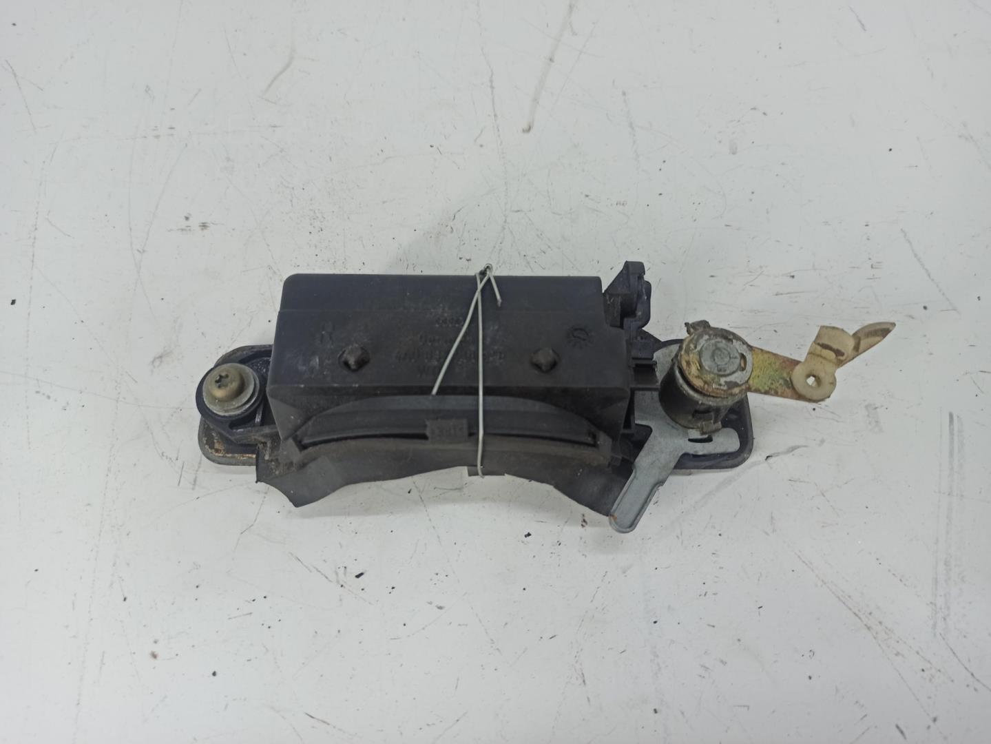 Ручка двери передней наружная правая