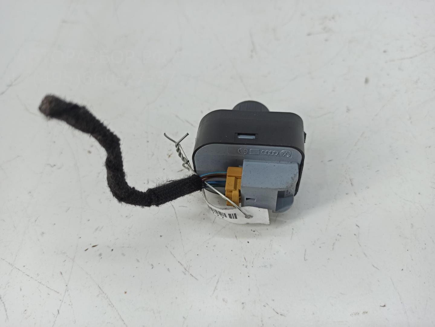 Кнопка регулировки зеркала