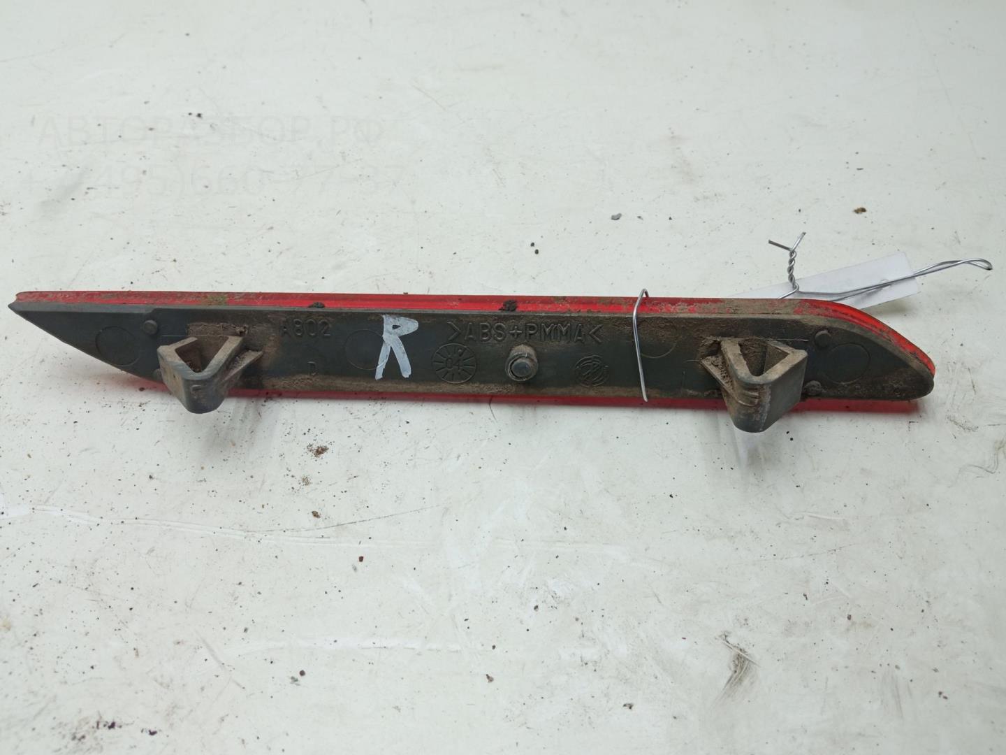 Отражатель в бампер задний правый