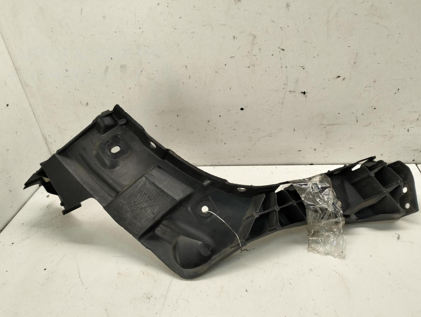 Кронштейн заднего бампера правый