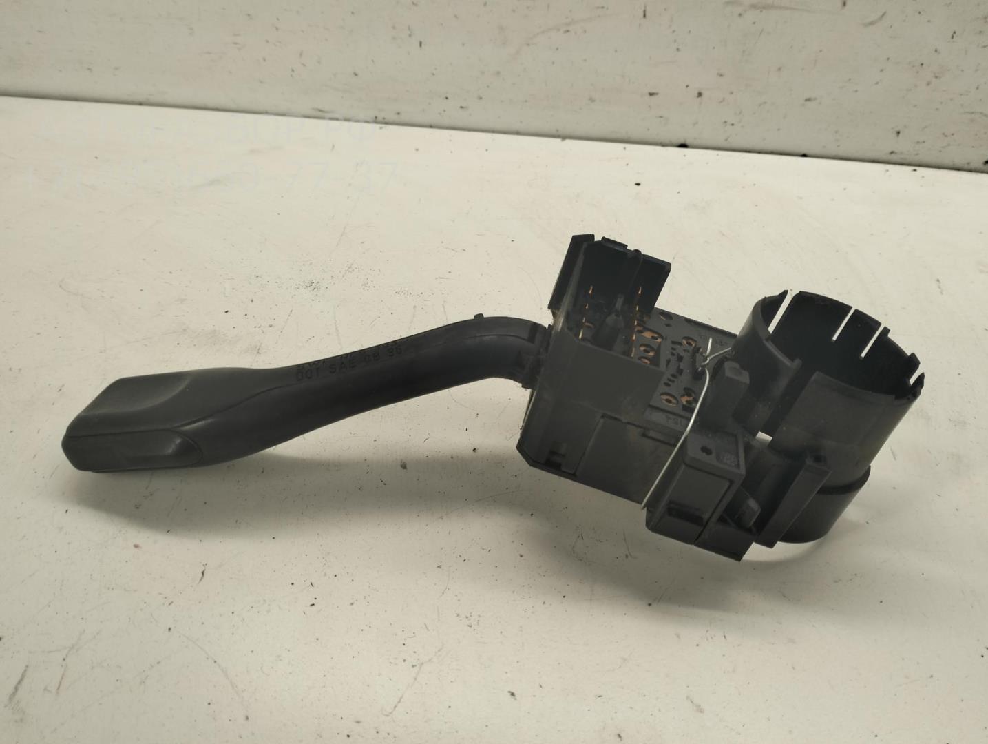 Переключатель поворотов подрулевой