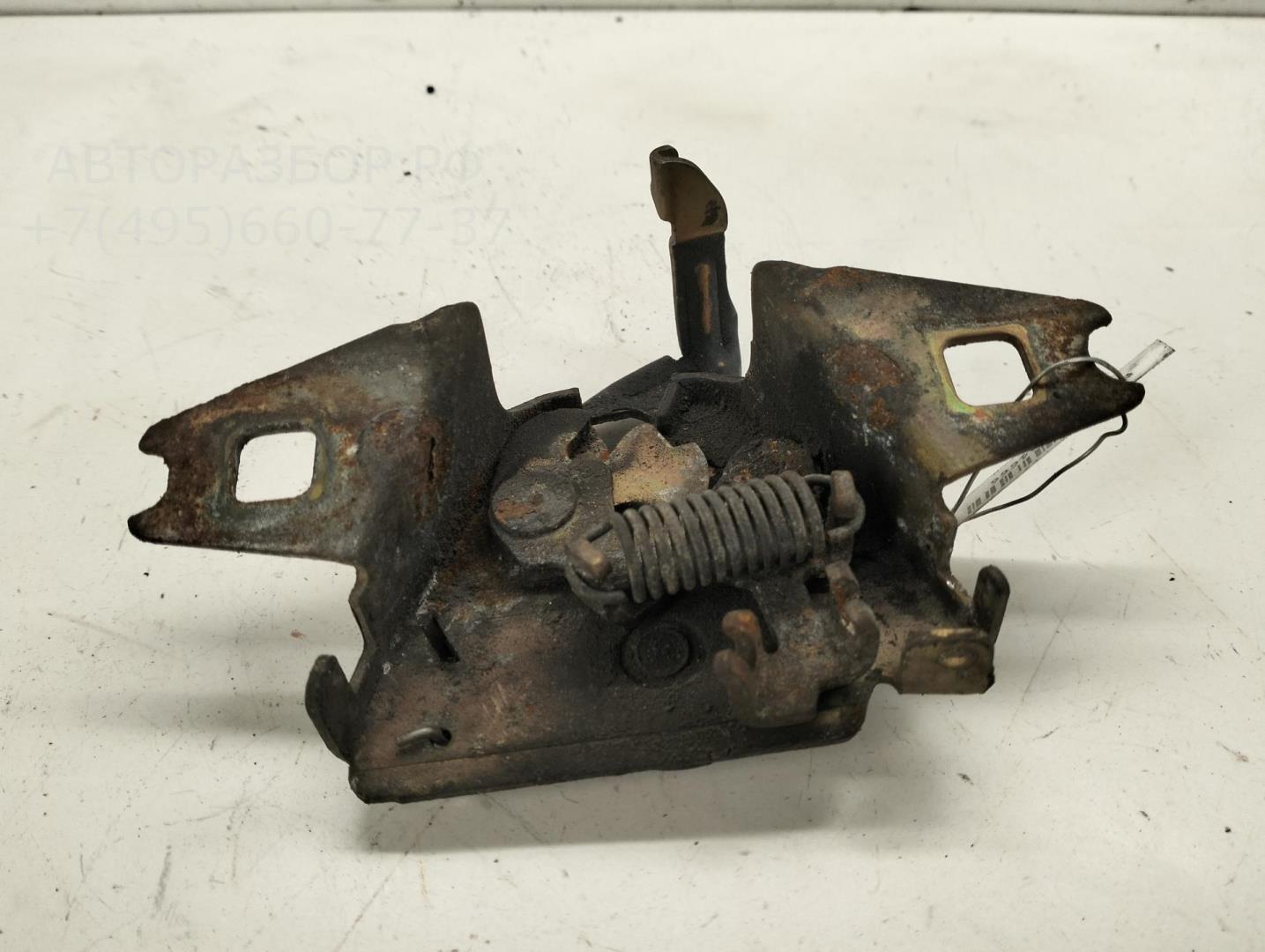 Замок капота