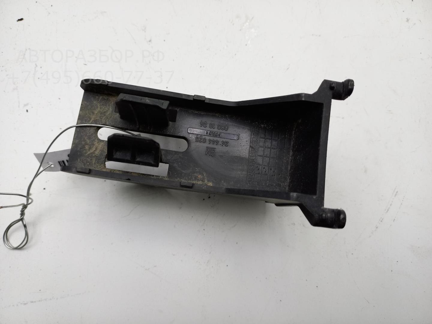 Кронштейн заднего бампера