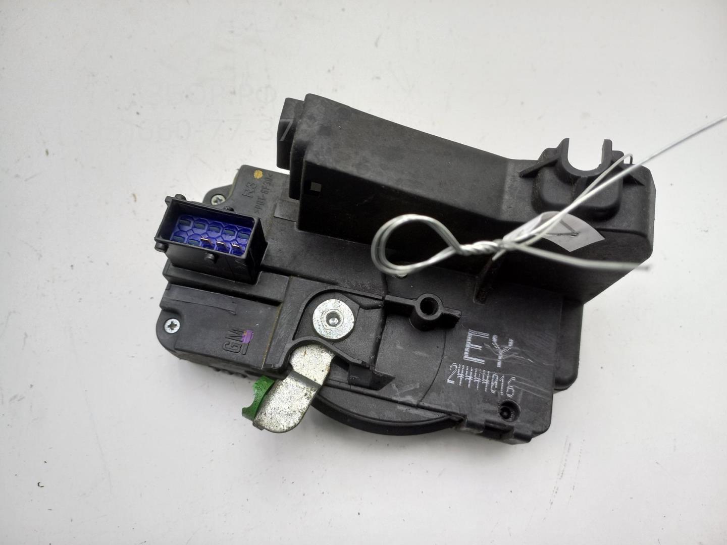 Замок двери передней правой