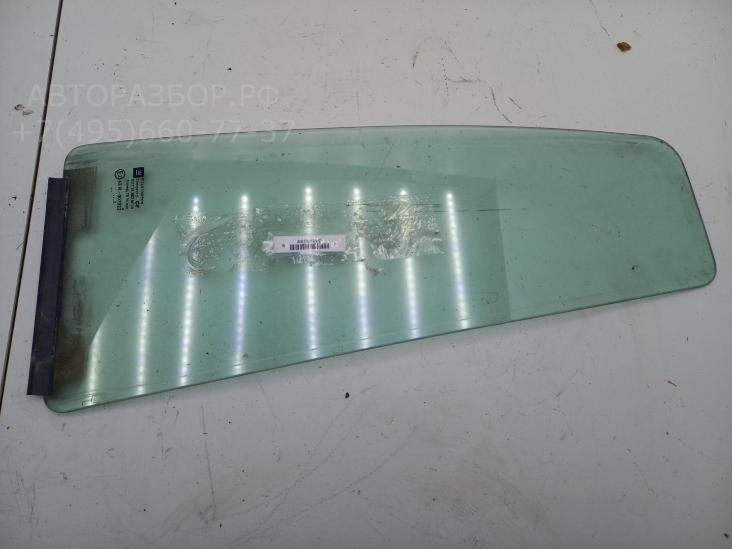 Стекло двери задней правой (форточка)