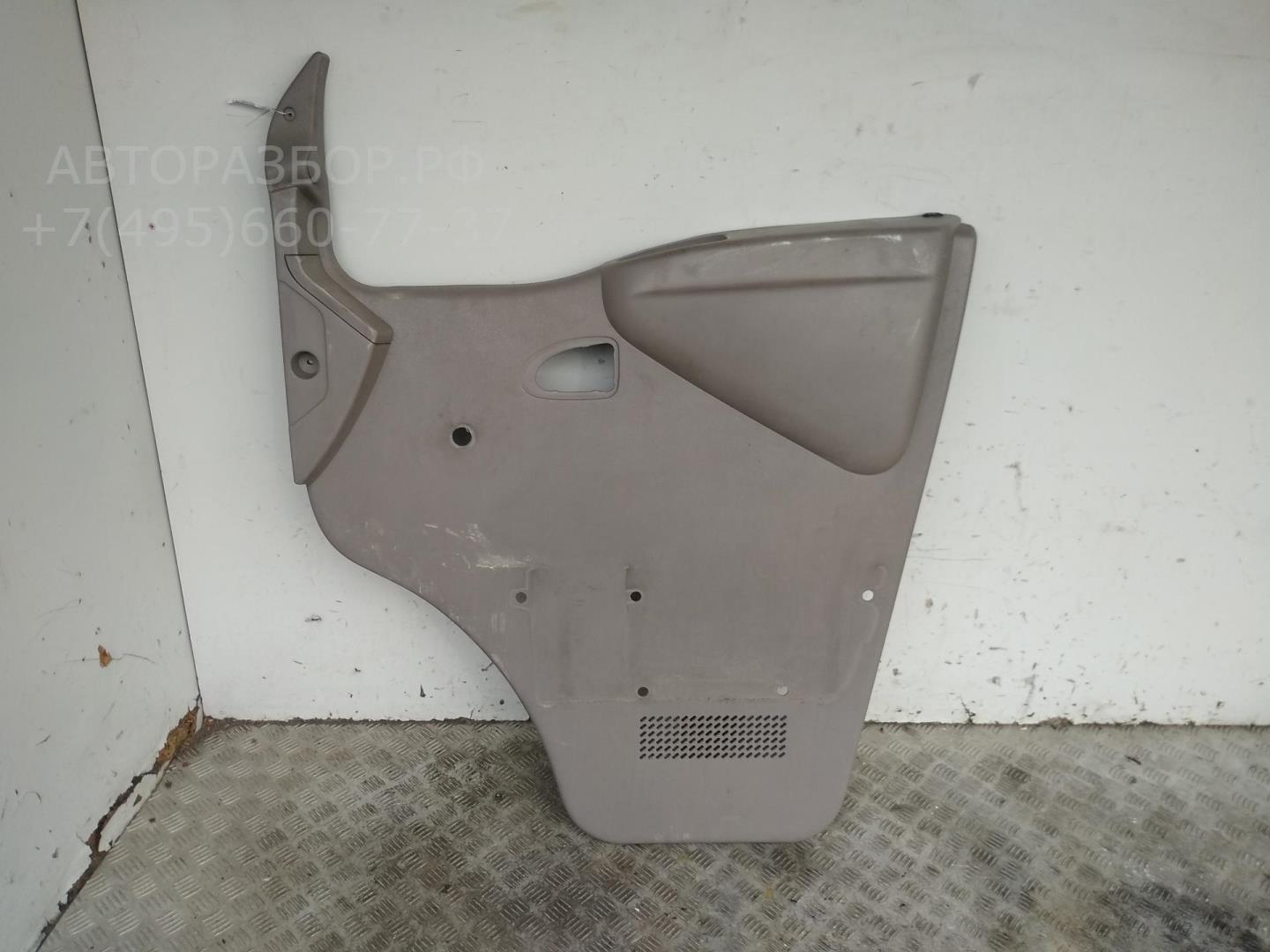 Обшивка двери передней правой