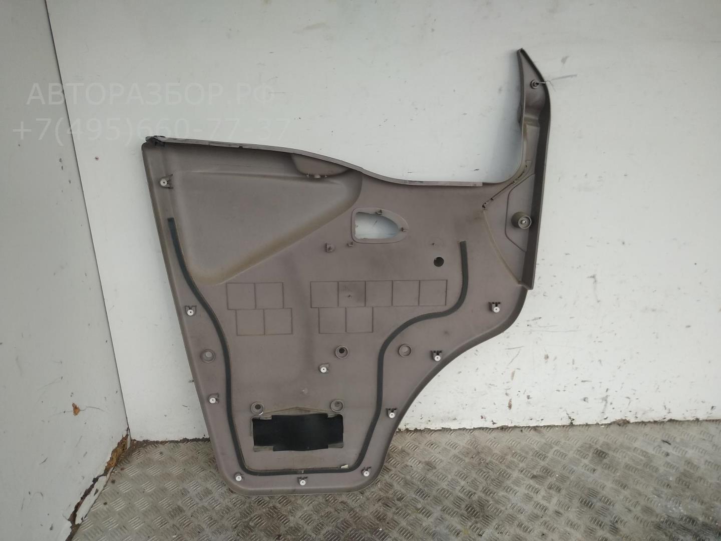 Обшивка двери передней правой