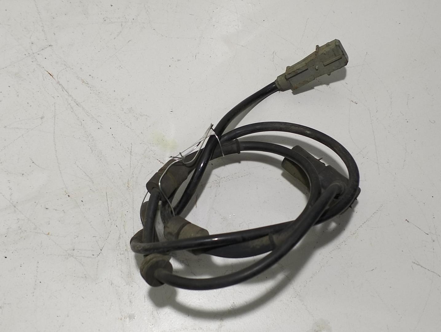 Датчик ABS передний