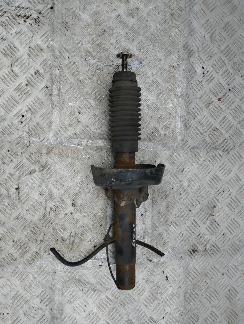 Амортизатор передний правый