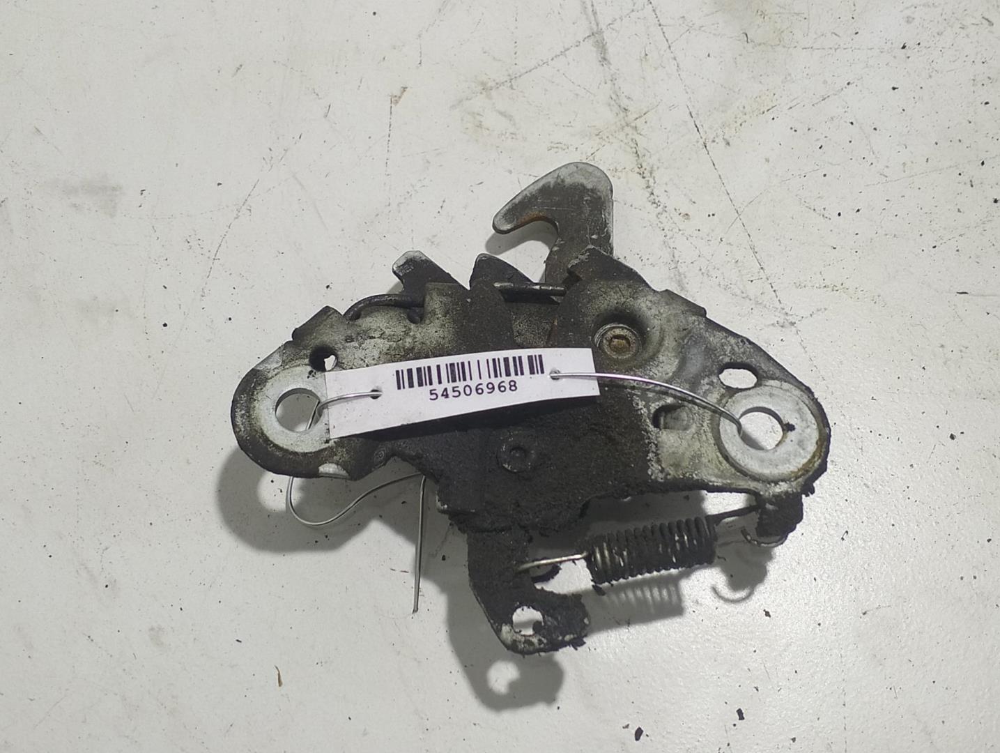 Замок капота