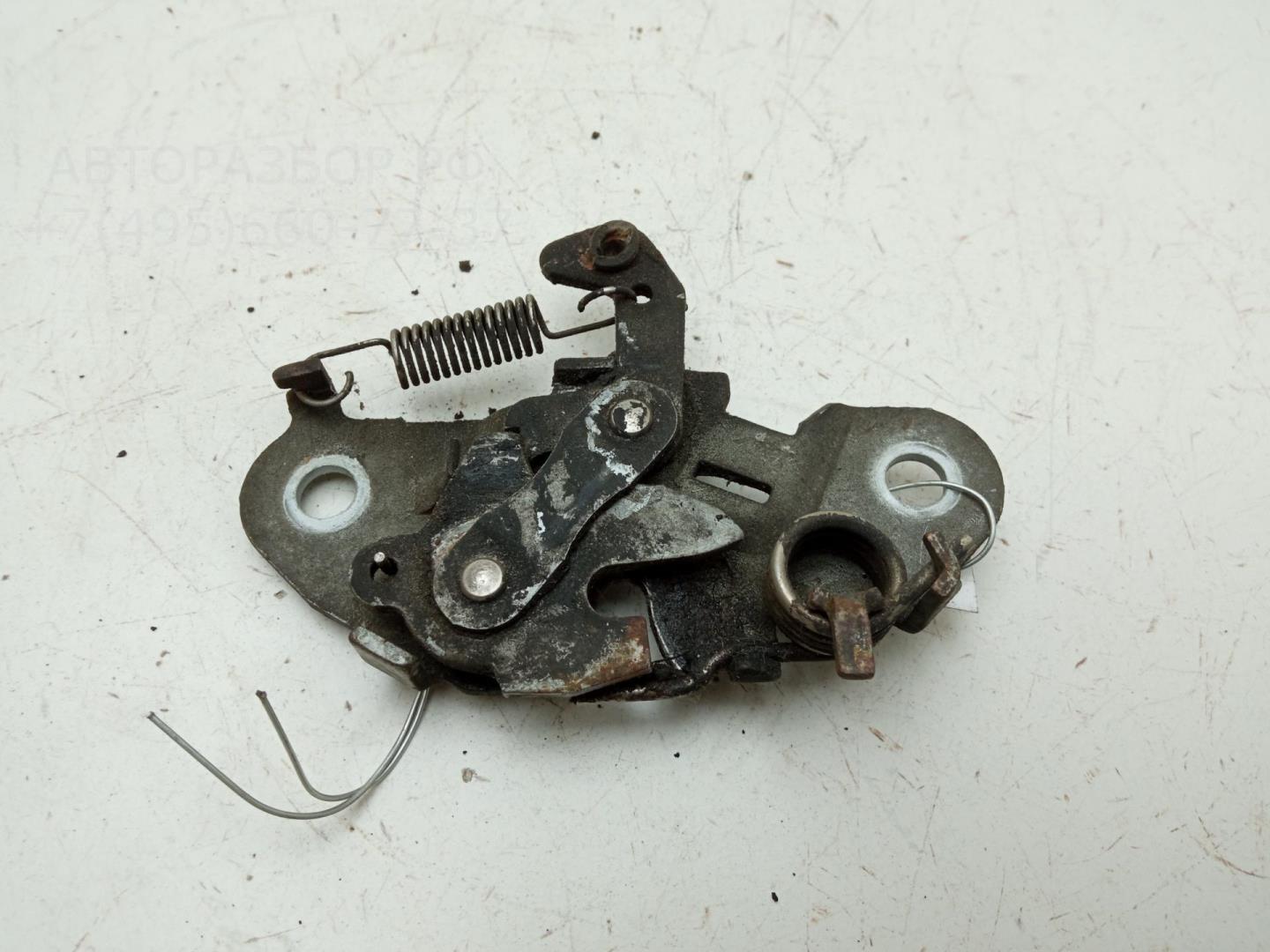 Замок капота