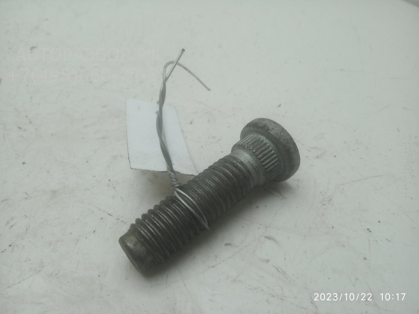 Болт колесный