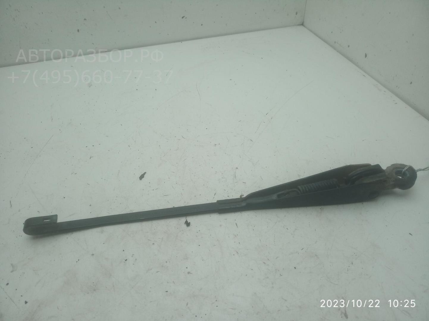 Поводок стеклоочистителя заднего