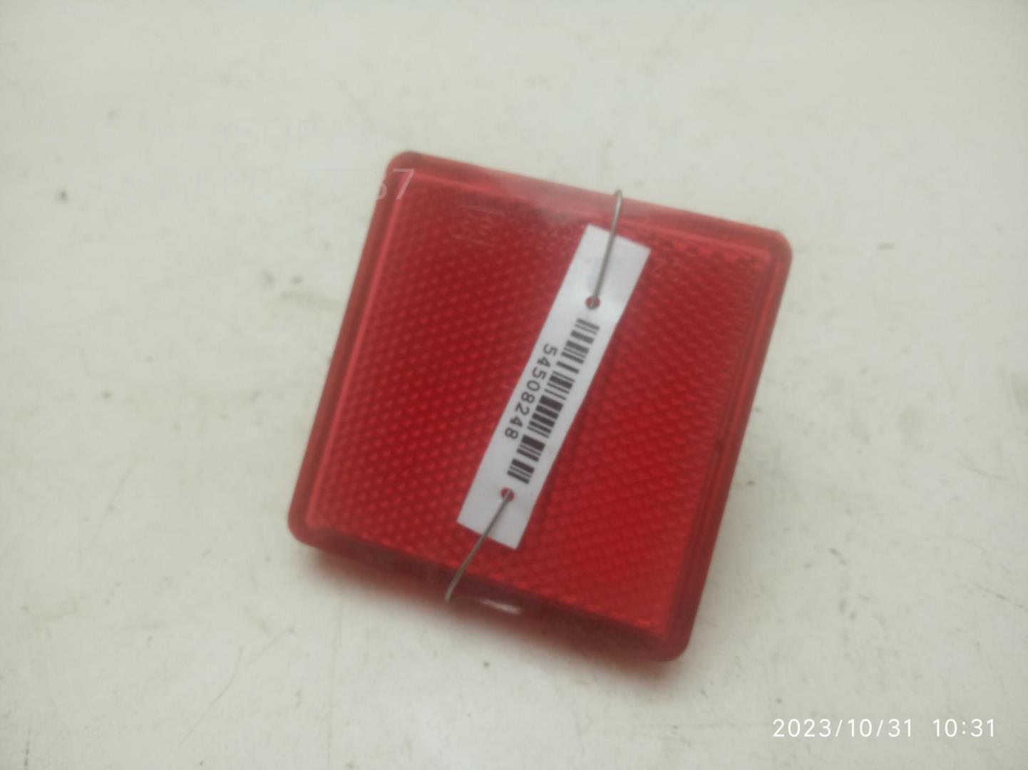 Отражатель в бампер задний правый