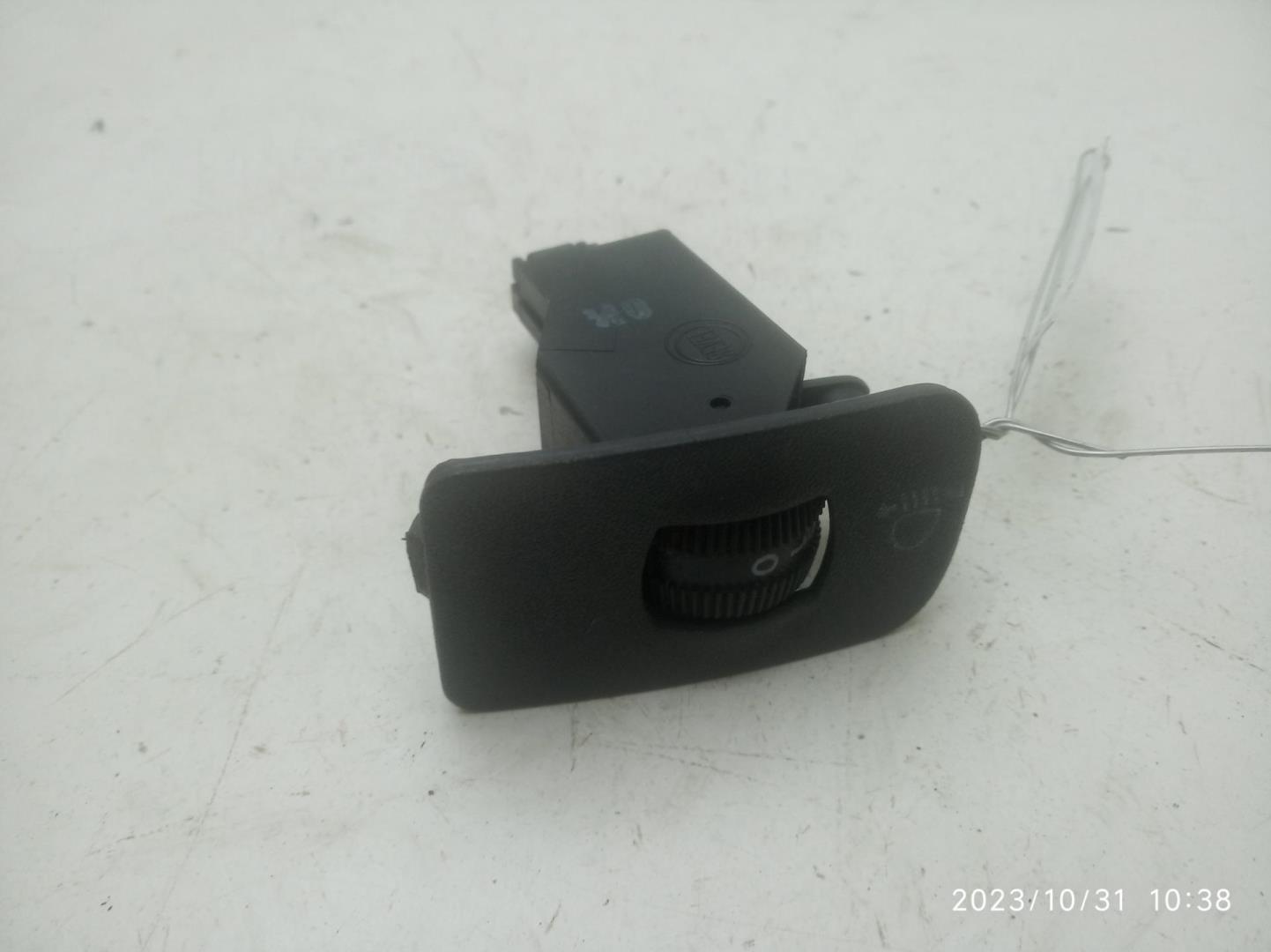 Кнопка корректора фар