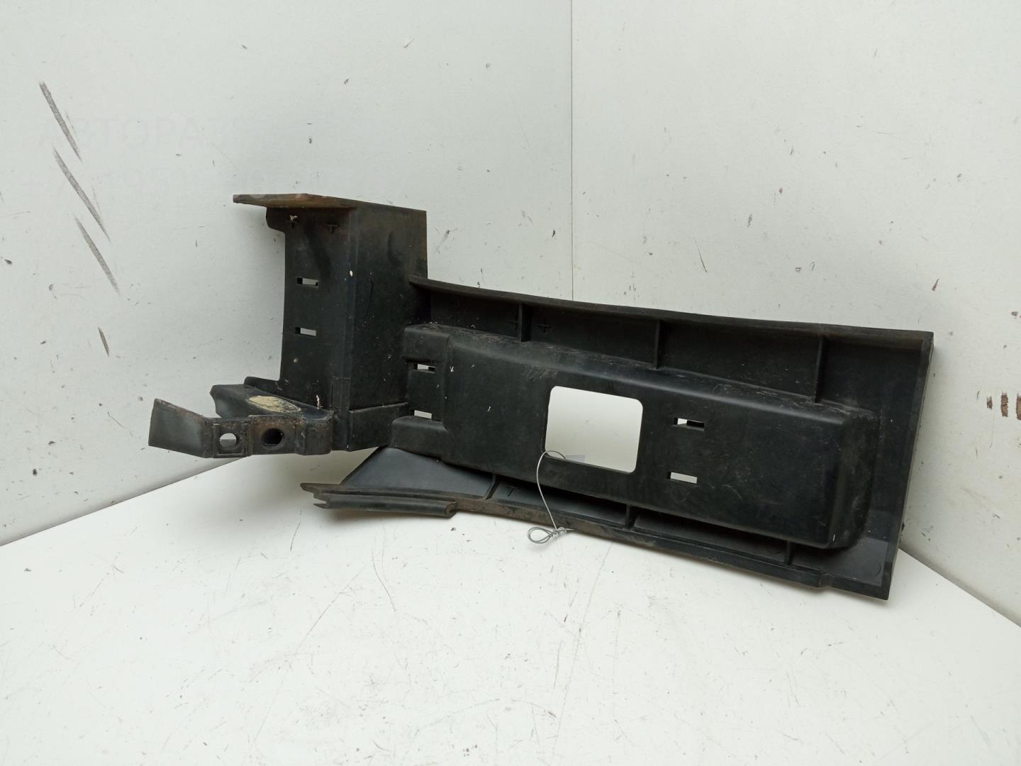 Кронштейн переднего бампера левый