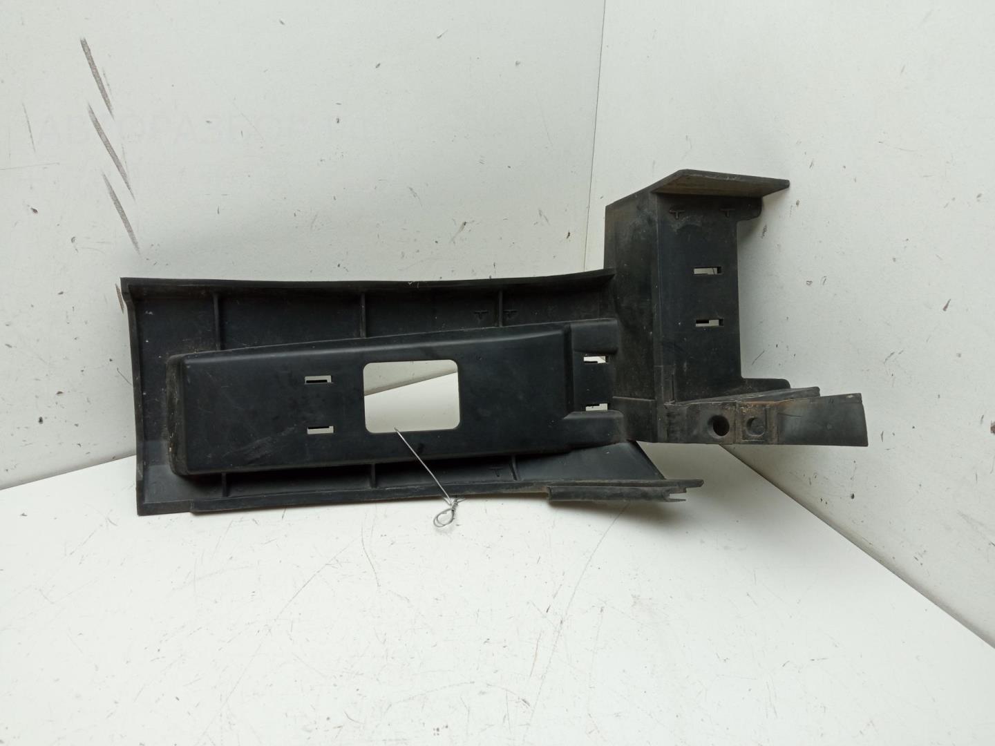 Кронштейн переднего бампера правый