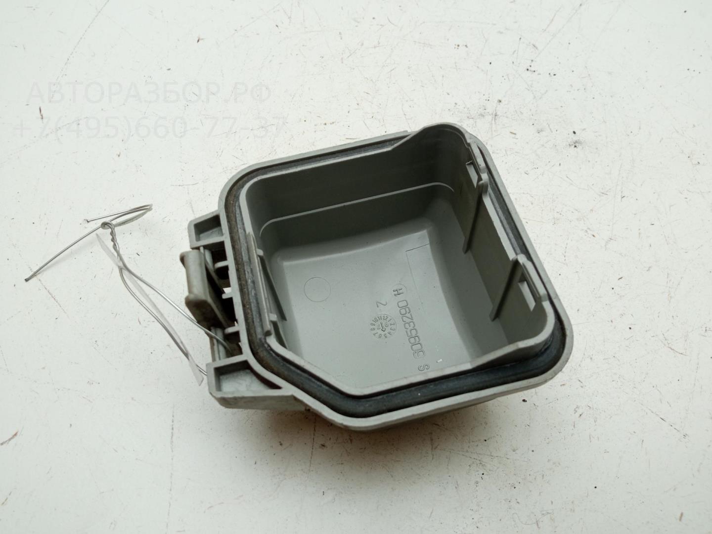 Крышка фары левой