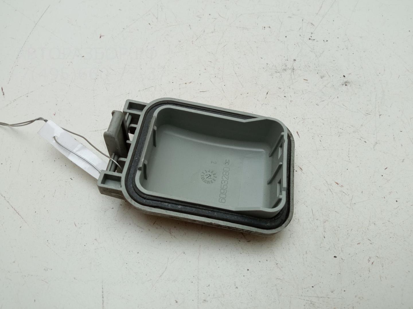 Крышка фары левой