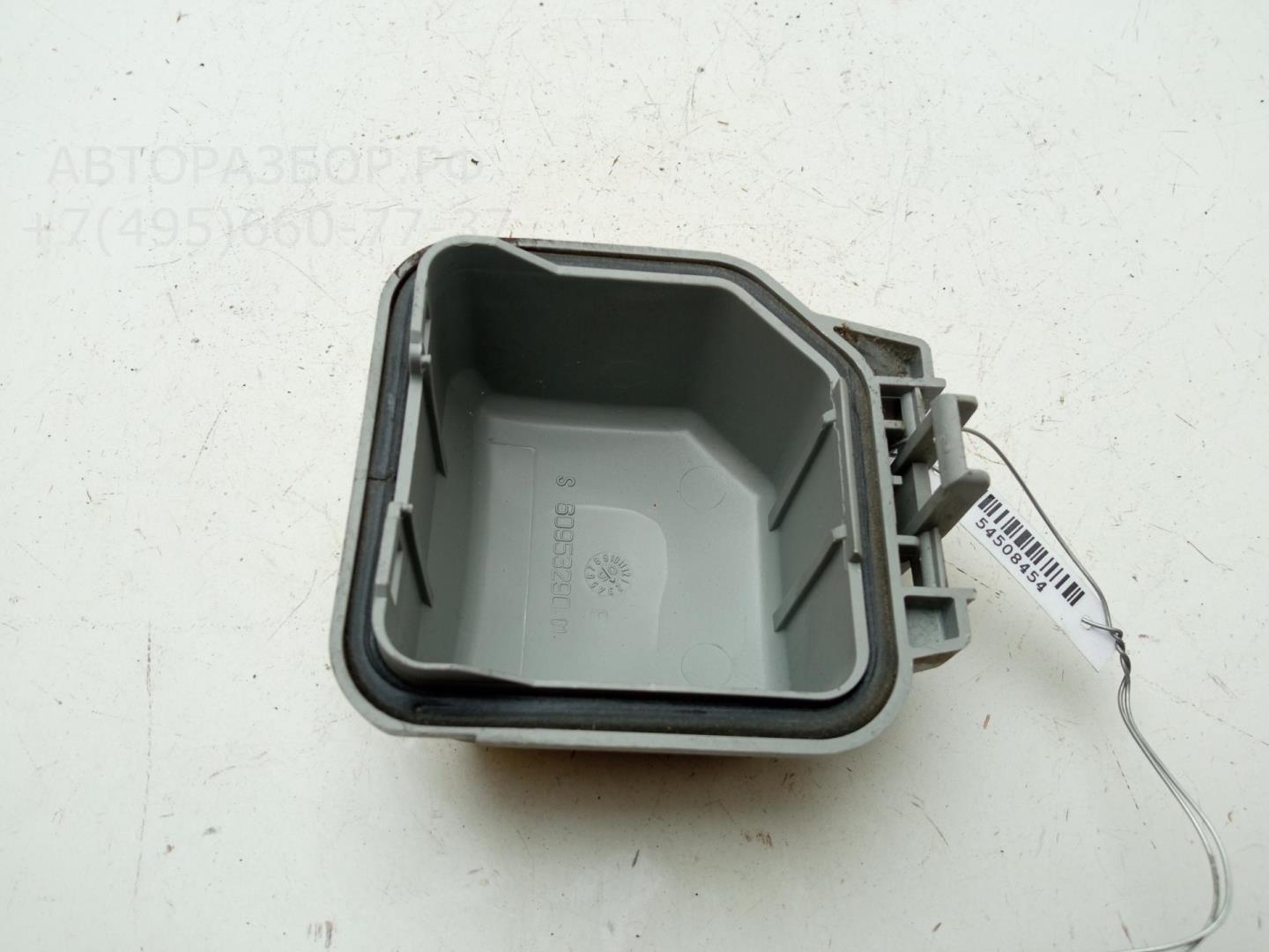 Крышка фары левой