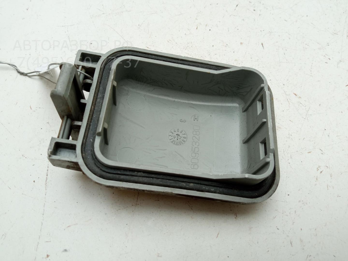 Крышка фары левой