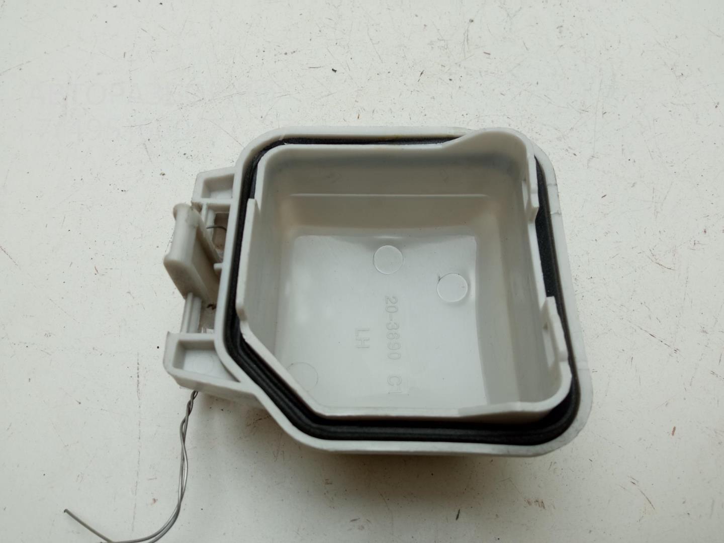 Крышка фары левой