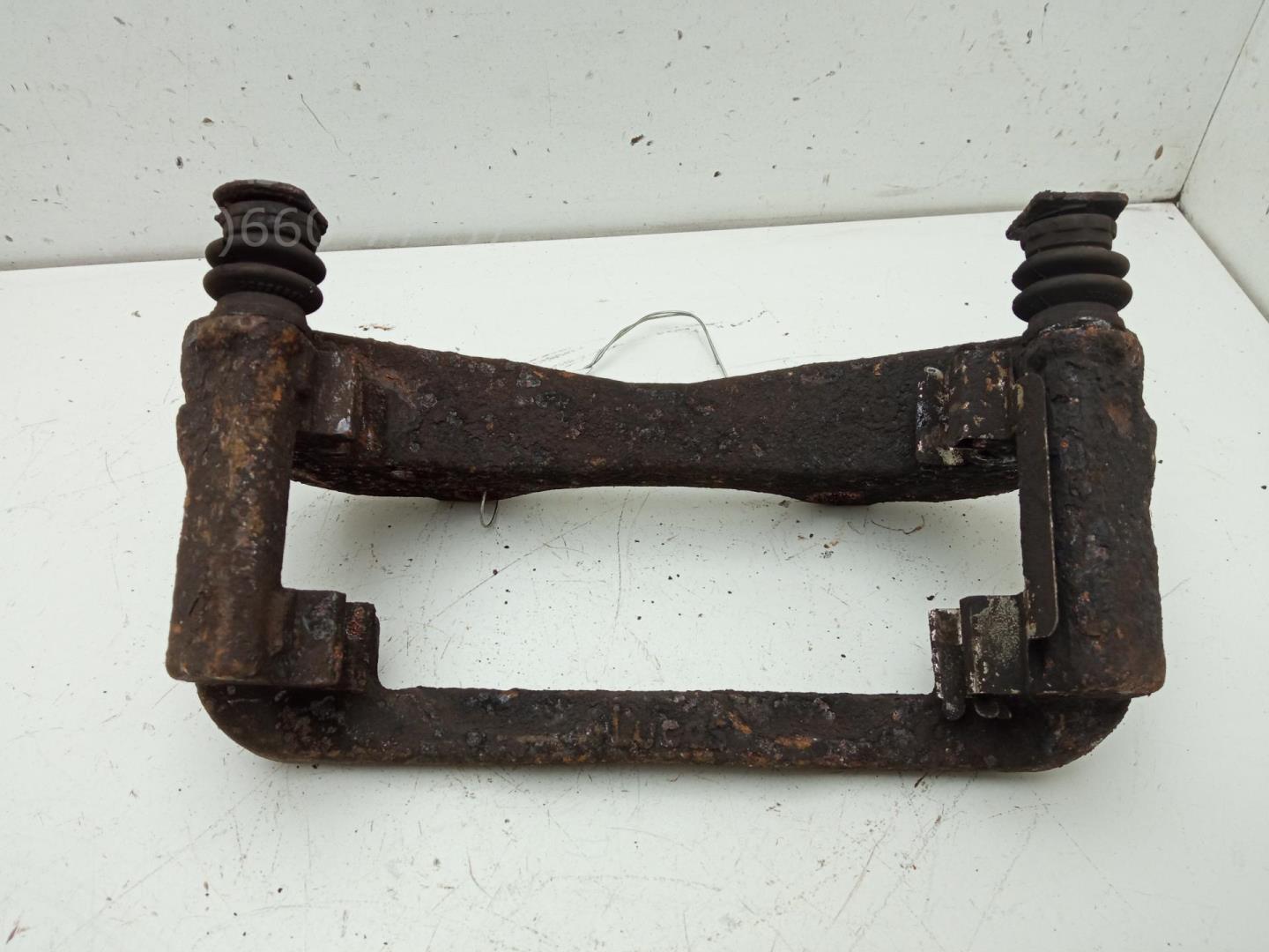 Скоба суппорта переднего