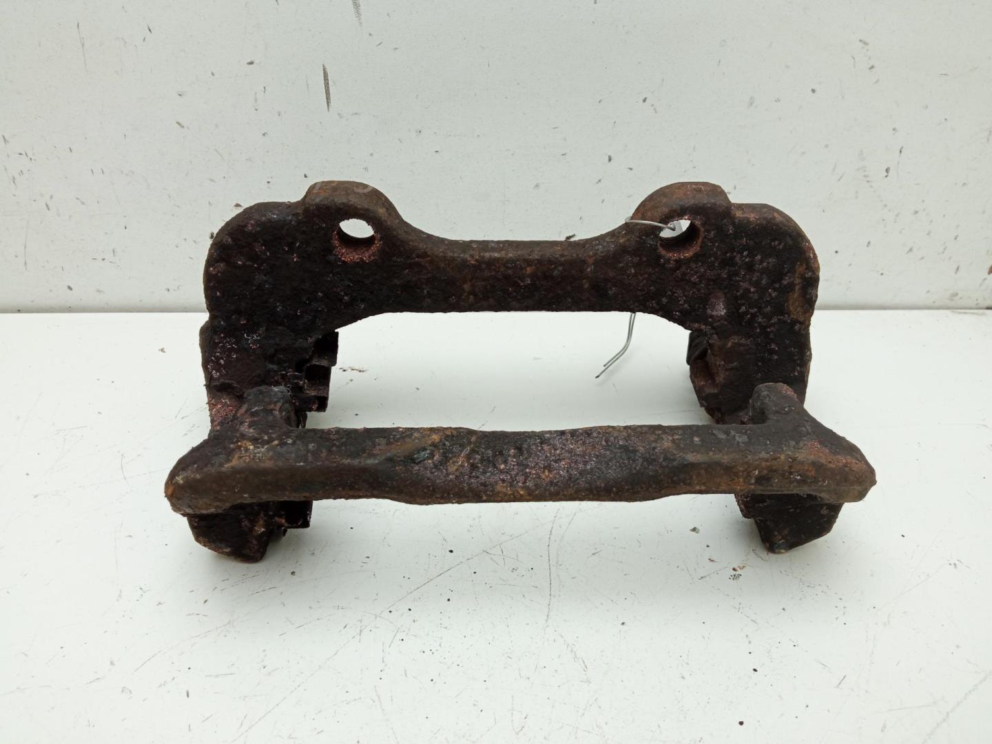 Скоба суппорта переднего