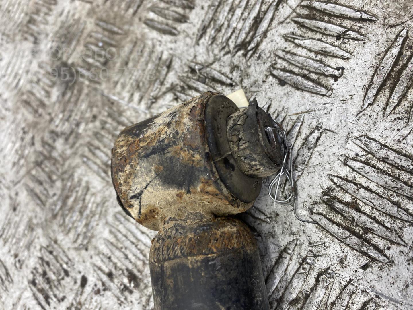 Амортизатор задний правый