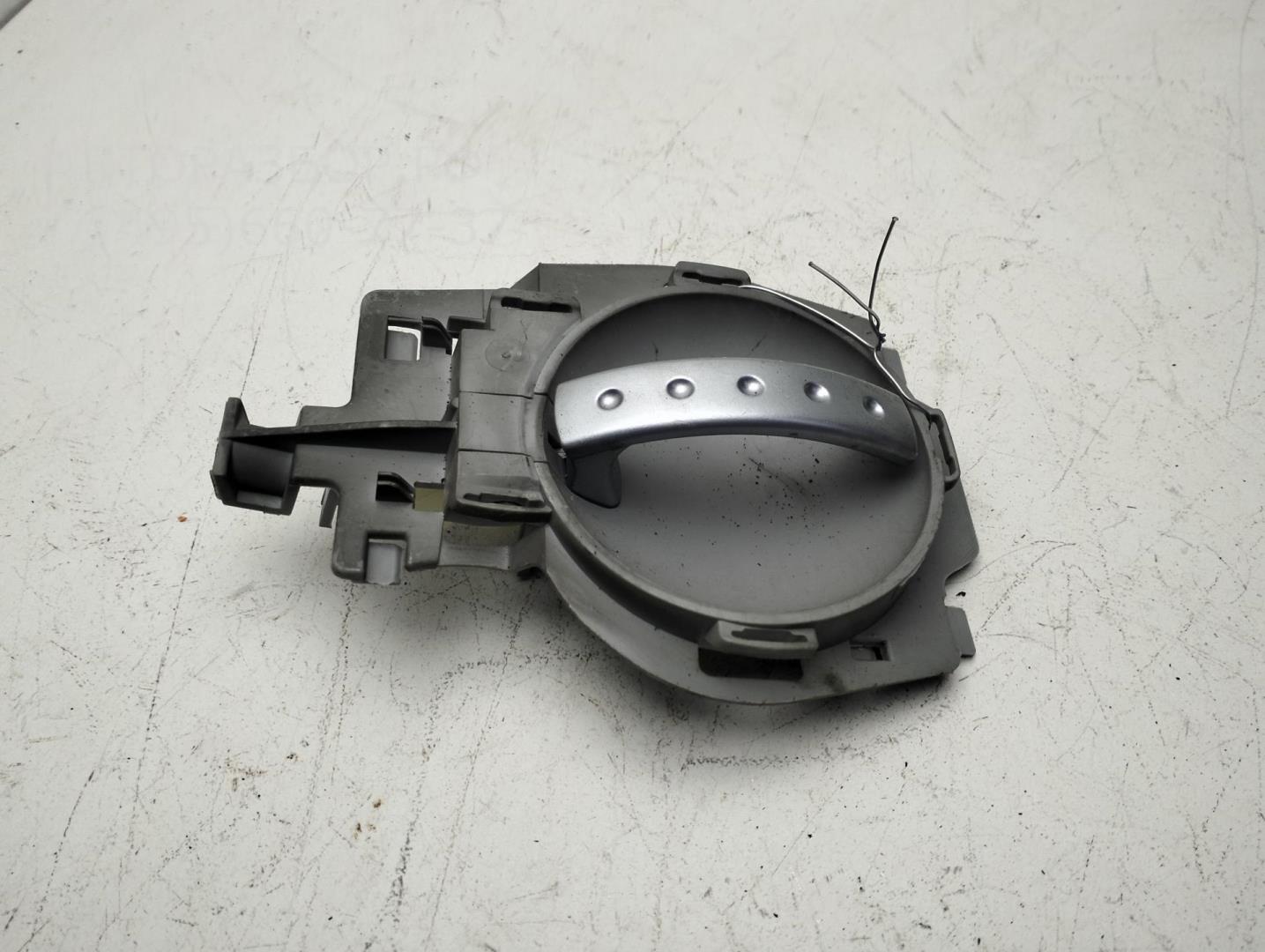 Ручка двери передней внутренняя левая