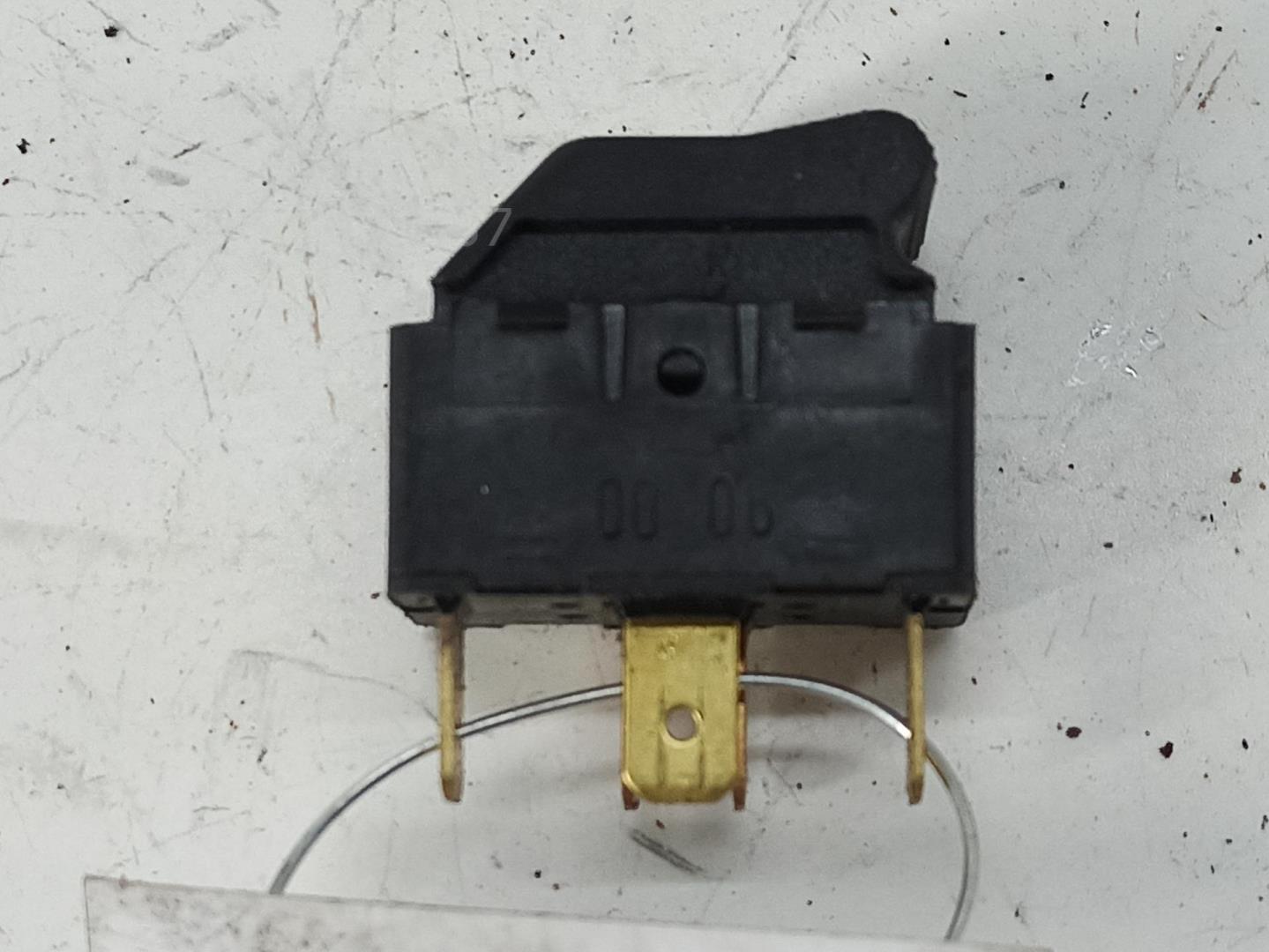 Кнопка стеклоподъемника