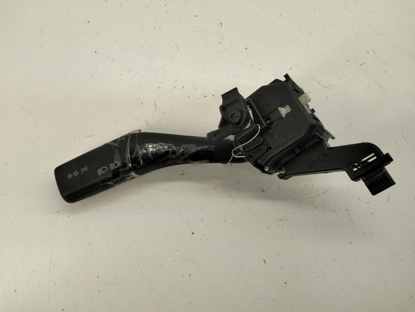 Переключатель поворотов подрулевой