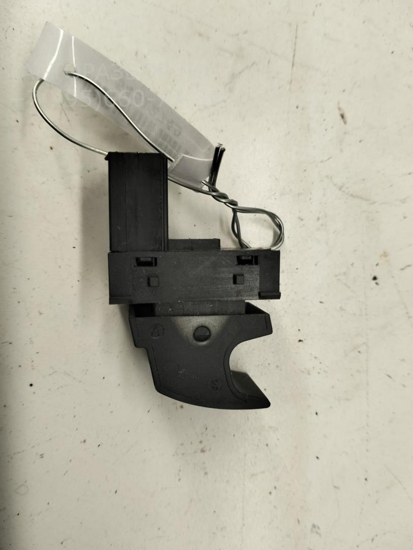 Кнопка стеклоподъемника