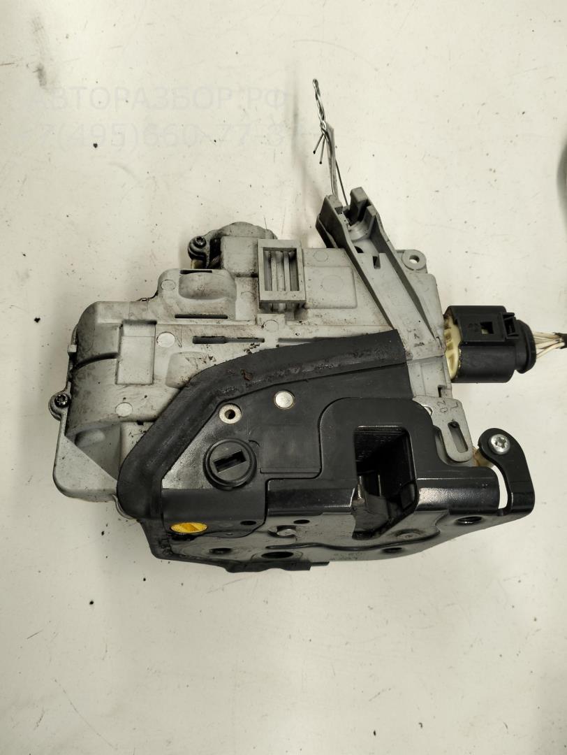 Замок двери задней левой