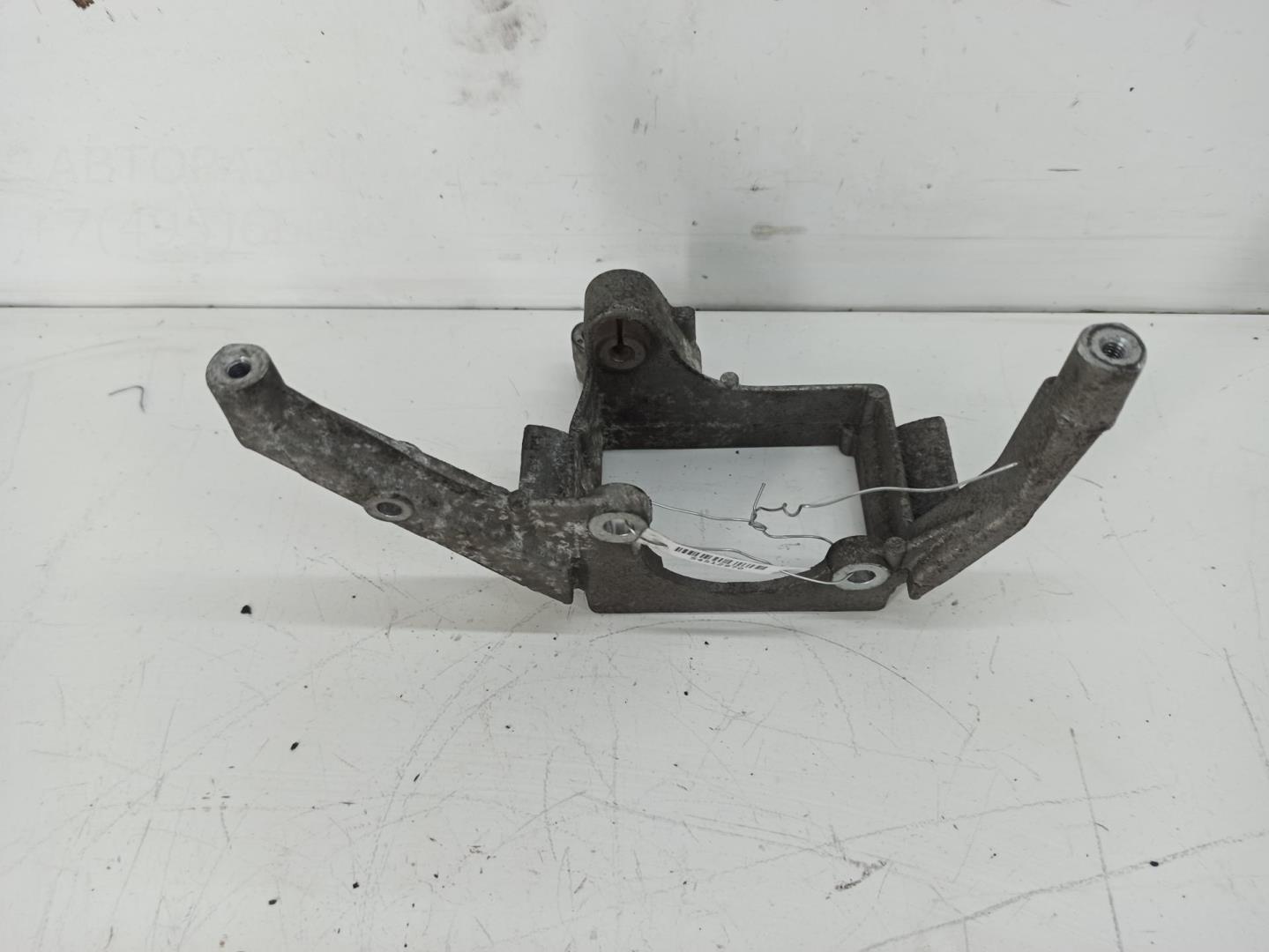 Кронштейн ГУР