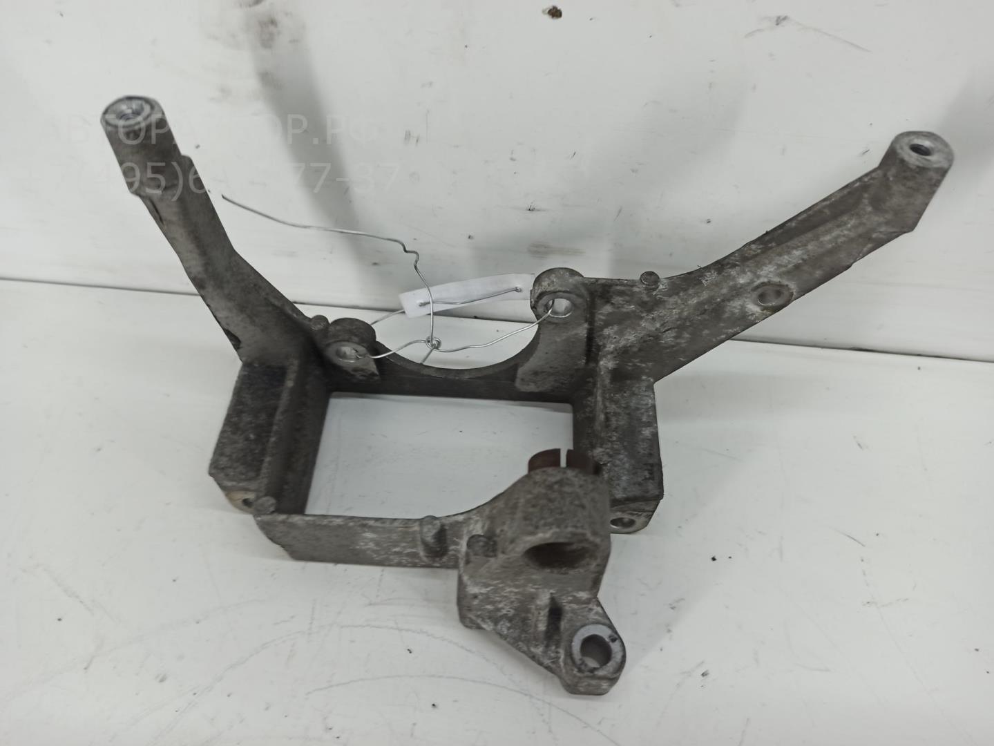 Кронштейн ГУР