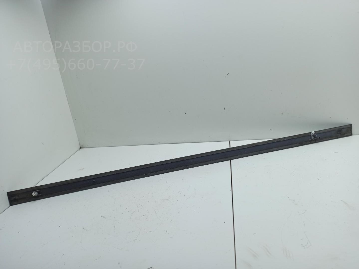 Накладка двери передней правой