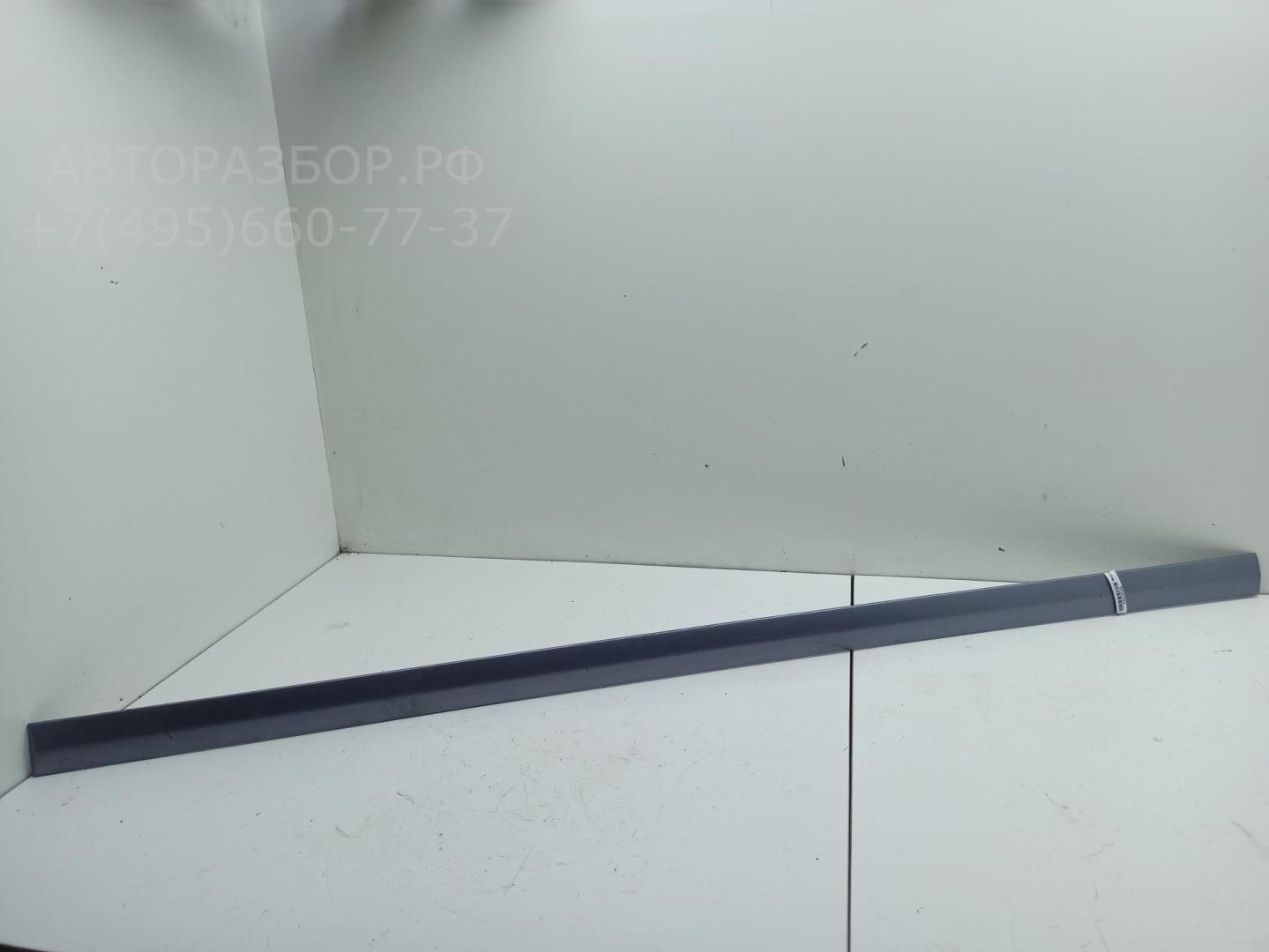 Накладка двери передней правой